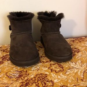 Ugg Mimi bailey button 2 kids size 6 women’s 8